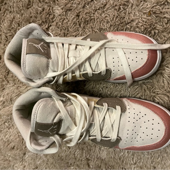 Nike White and Pink Sneakers - Picture 6 of 7